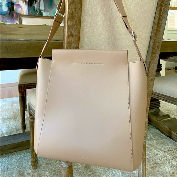 🚫SOLD 03/22🚫 EVERLANE Form Bag- Desert Sand - Picture 2 of 12